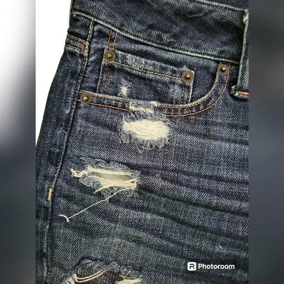 đź’•Abercrombie & Fitch distressed raw hem shorts - Picture 3 of 8